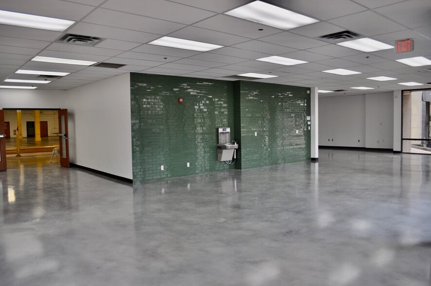 More Photos Of 2214 Braker Ln, Austin Distribution For Lease