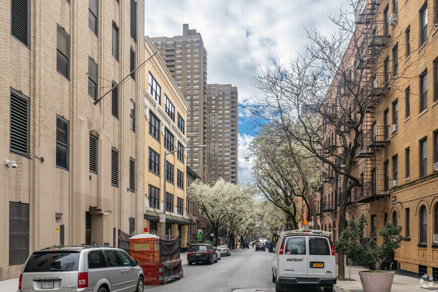 More Photos Of 438 W 51st St, New York Medical For Lease