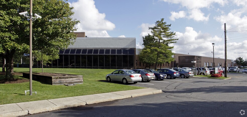 More Photos Of 266-300 Raritan Center Pky, Edison Light Distribution For Lease