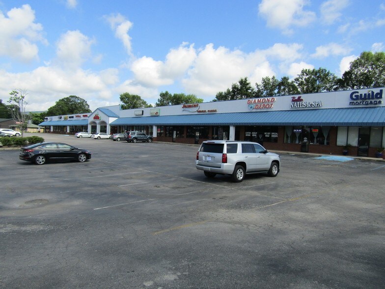 More Photos Of 1225 Snow St, Oxford Freestanding For Lease