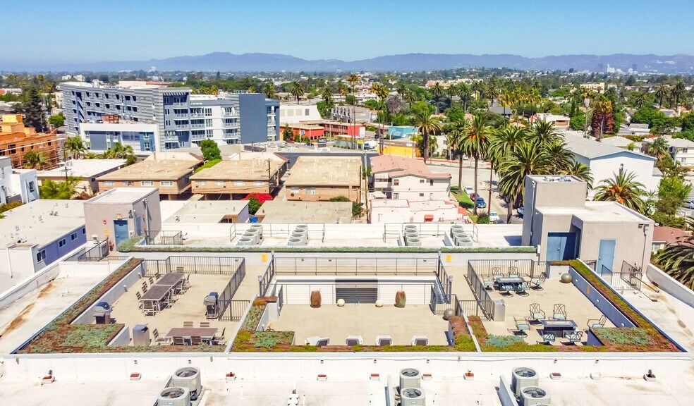 More Photos Of 11900 Courtleigh Dr, Los Angeles Apartments For Sale
