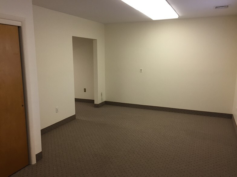 More Photos Of 764 Easton Ave, Somerset Office For Sale