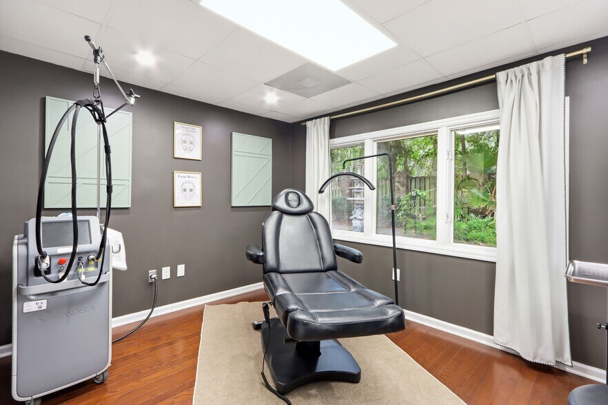 More Photos Of 11550 Abercorn St, Savannah Medical For Sale