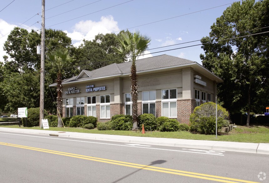 More Photos Of 1054 Johnnie Dodds Blvd, Mount Pleasant Medical For Lease