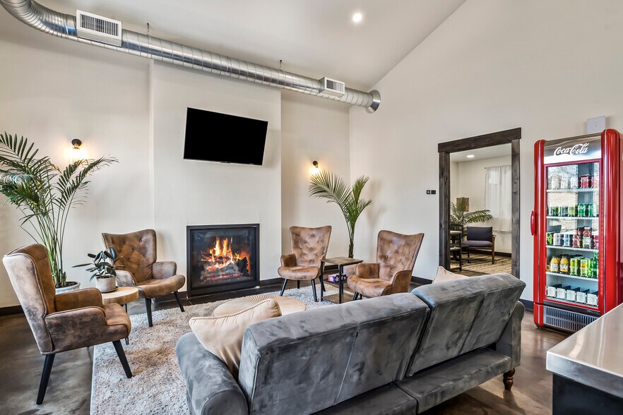 More Photos Of 19885 7th St, Bend Flex For Sale