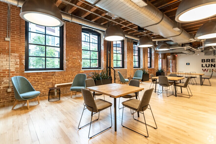 More Photos Of 603 Munger Ave, Dallas Office For Lease