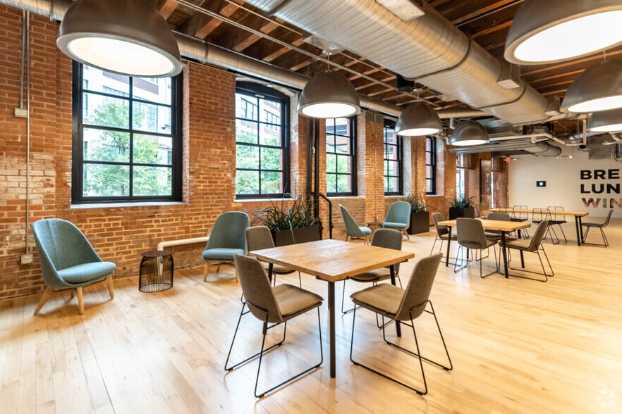 More Photos Of 603 Munger Ave, Dallas Office For Sale