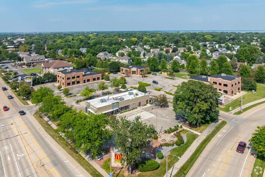 More Photos Of 1526 S Commercial St, Neenah Storefront Retail Office For Lease
