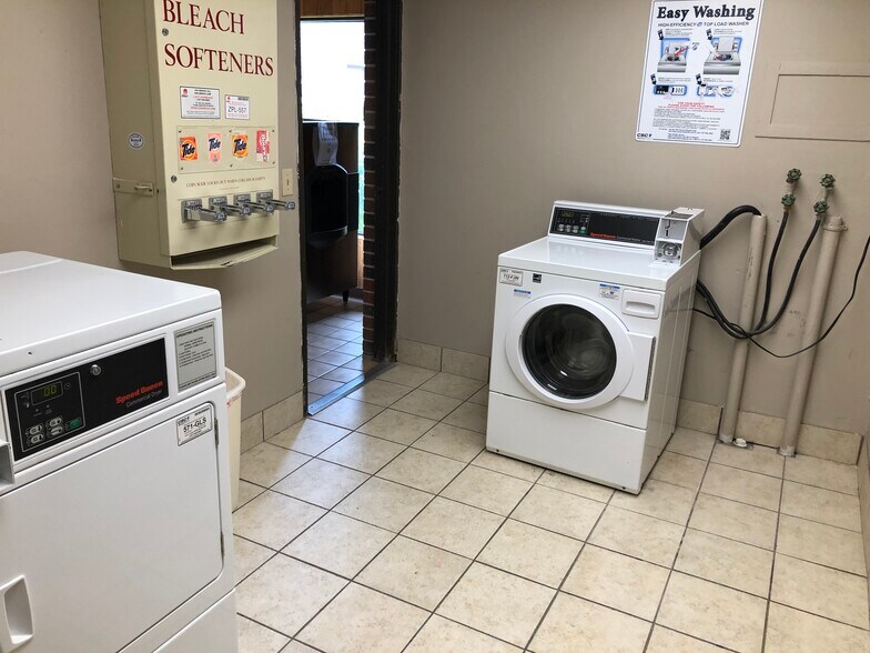 More Photos Of 2600 SE 16th St, Ames Hotel For Sale