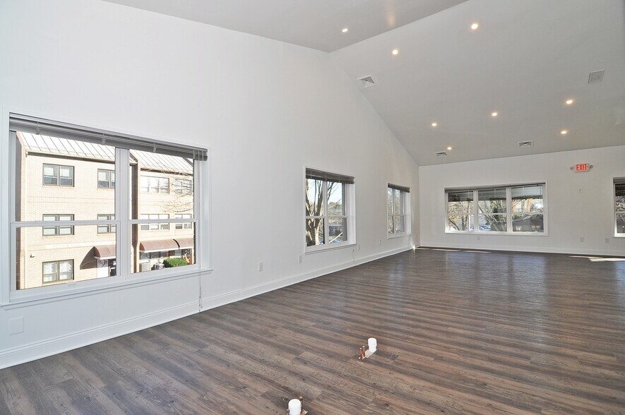 More Photos Of 6706-6716 Whittier Ave, McLean Medical For Sale