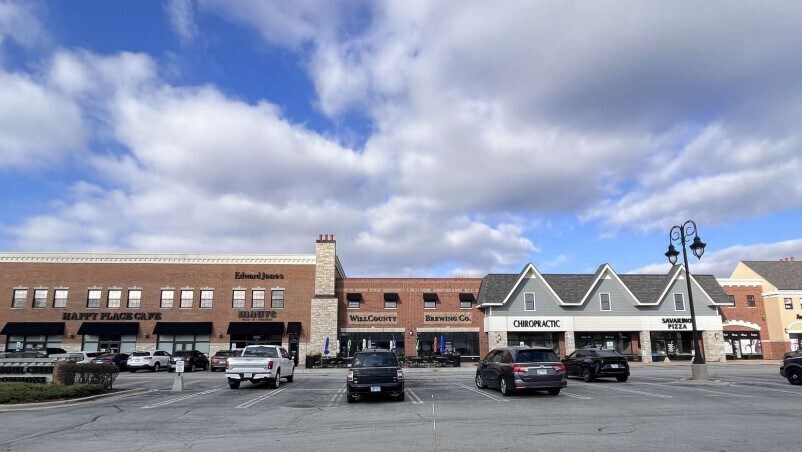 Primary Photo Of 1136-1144 W Jefferson St, Shorewood Storefront Retail Office For Lease