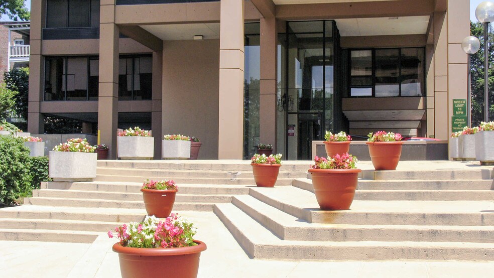 Primary Photo Of 929 Massachusetts Ave, Cambridge Apartments For Lease