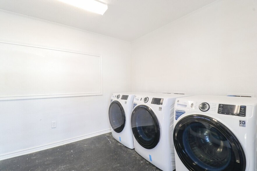 More Photos Of 1005 W Birch Dr, Gulfport Apartments For Sale