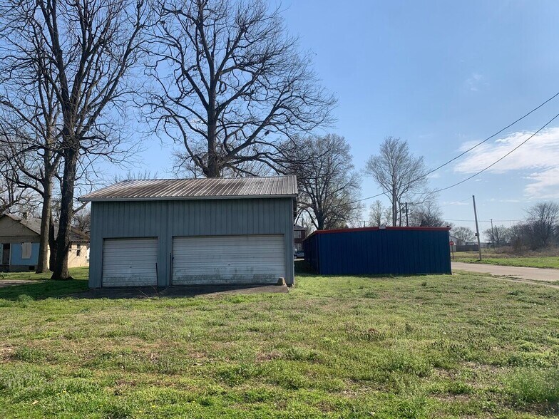 More Photos Of 100 E Lee St, Hayti Self Storage For Sale
