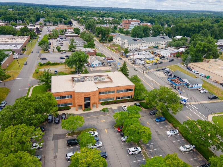 More Photos Of 333 Old Hook Rd, Westwood Medical For Lease