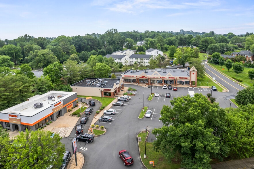 More Photos Of 322-323 W Lee Hwy, Warrenton Freestanding For Lease