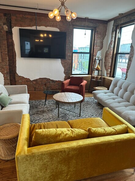 More Photos Of 700 Fairfield Ave, Bellevue Office For Sale