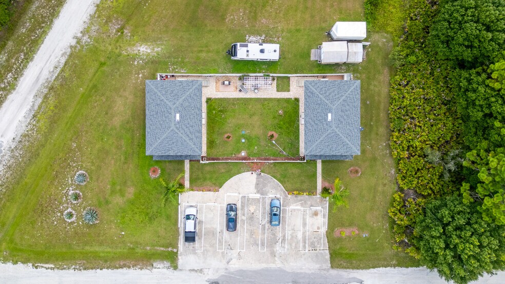 More Photos Of 6900 Miami Dr, Indian Lake Estates Apartments For Sale