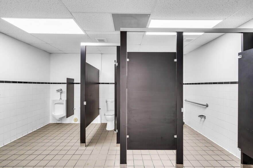 More Photos Of 3541 NW 53rd St, Fort Lauderdale Industrial For Sale