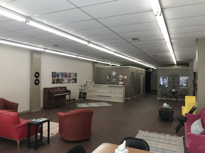 More Photos Of 500 Nebraska St, Sioux City General Retail For Sale