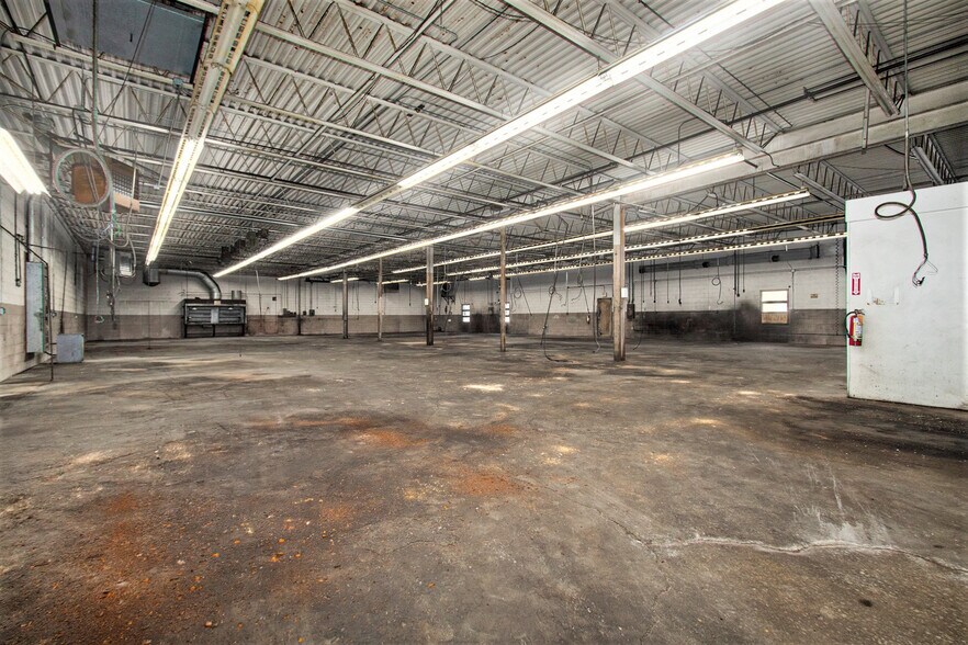 More Photos Of 100 Aylworth Ave, South Haven Manufacturing For Lease