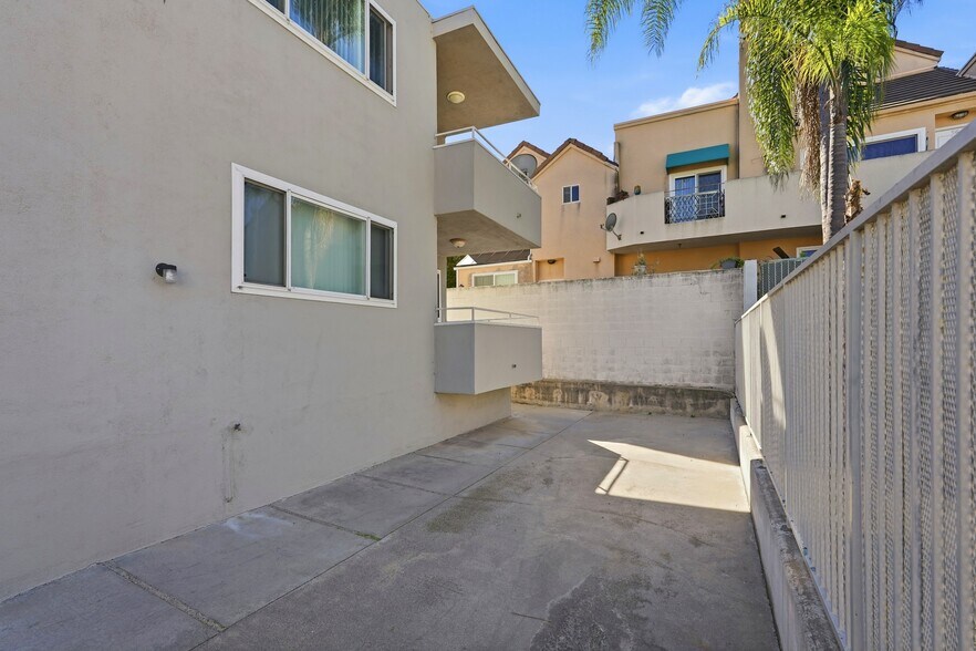 More Photos Of 427 E Tamarack Ave, Inglewood Apartments For Sale