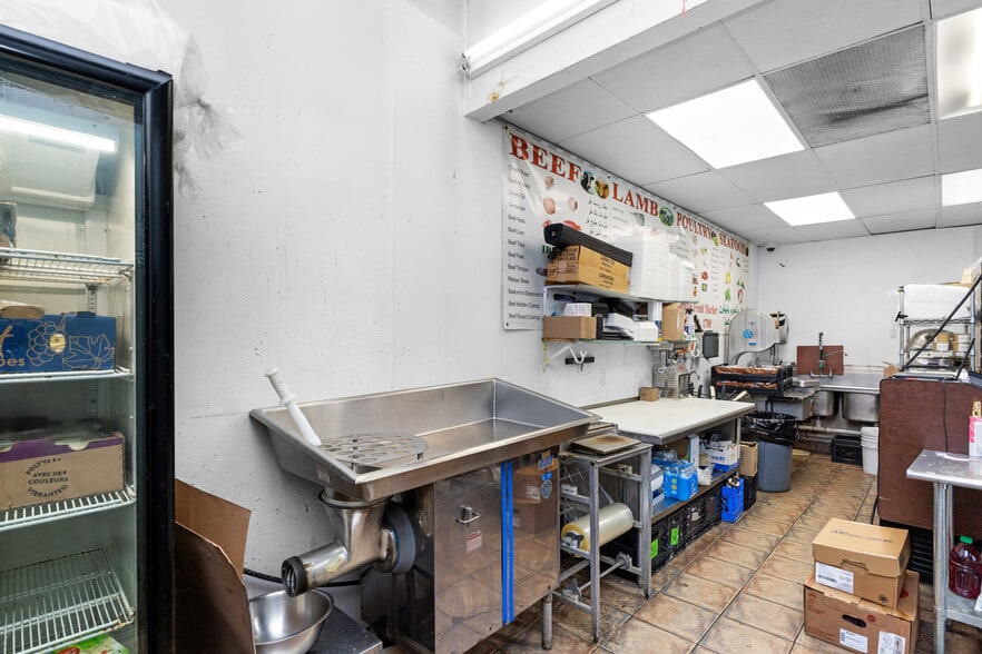 More Photos Of 36886 Ryan Rd, Sterling Heights Supermarket For Sale