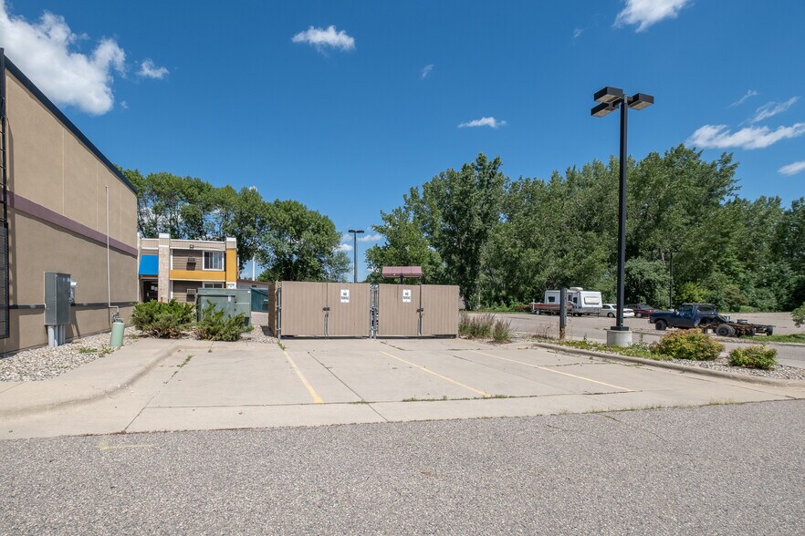More Photos Of 101 W Lind St, Mankato Fast Food For Lease