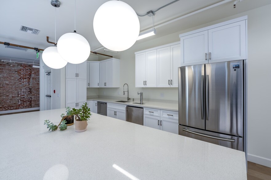 More Photos Of 852-860 5th Ave, San Diego Loft Creative Space For Lease