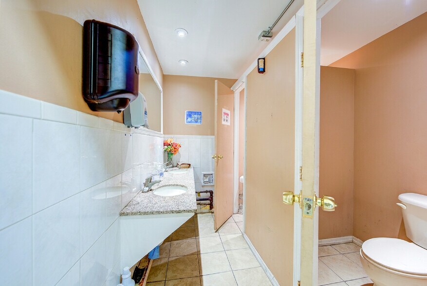 More Photos Of 139 Amboy St, Brooklyn Religious Facility For Lease