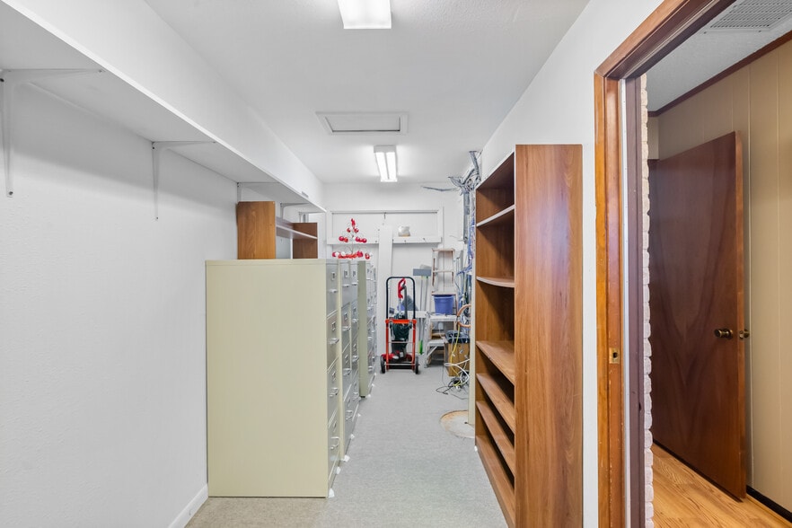 More Photos Of 1001 E Airline Rd, Victoria Office For Sale