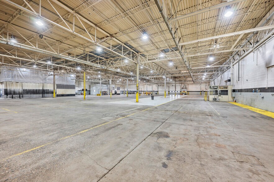 More Photos Of 2727 S Beech Daly Rd, Dearborn Heights Warehouse For Lease