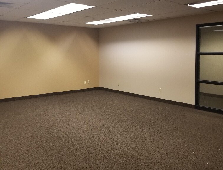 More Photos Of 125-175 Jackson Ave N, Hopkins Light Distribution For Lease
