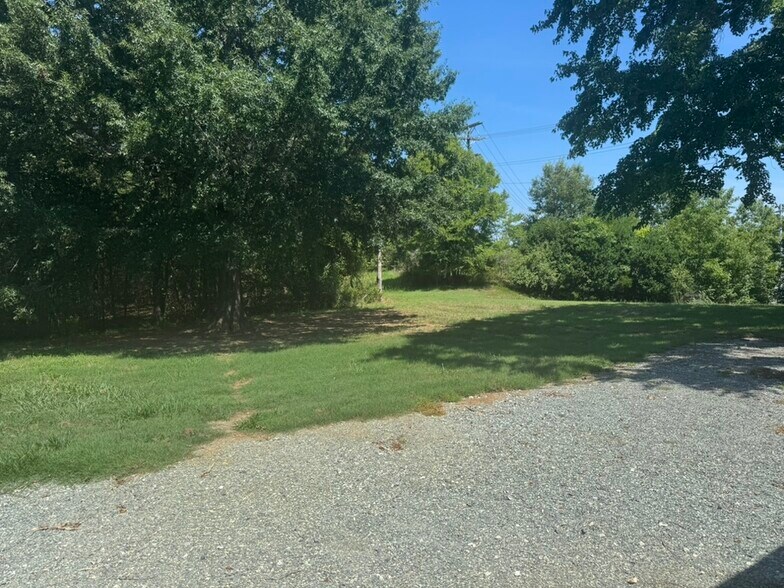 More Photos Of 759 Jimmie Kerr Rd, Haw River Auto Repair For Sale