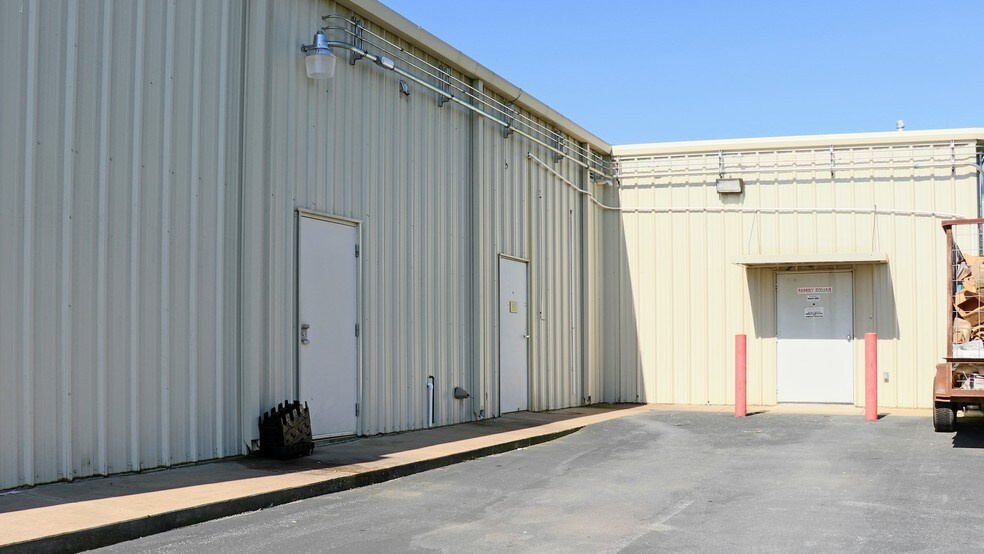 More Photos Of 1701-1703 US Hwy 412 W, Siloam Springs Unknown For Lease