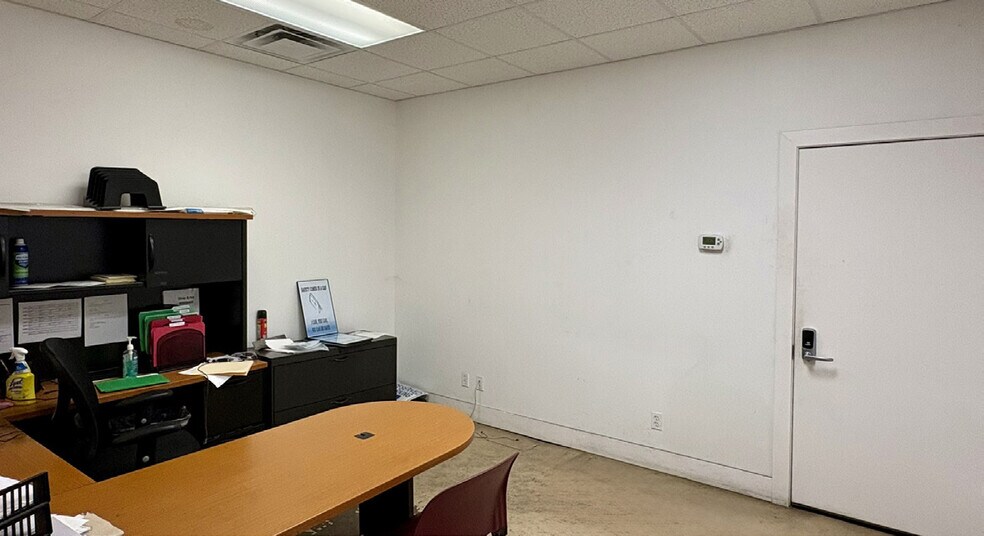 More Photos Of 2660 Lawrence St, Stevensville Manufacturing For Sale