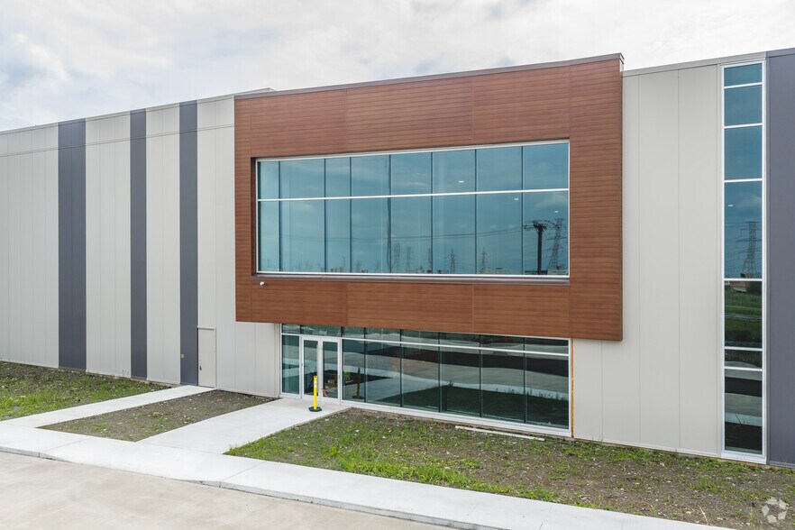 More Photos Of Crt Corporatif Laval, Laval Unknown For Lease