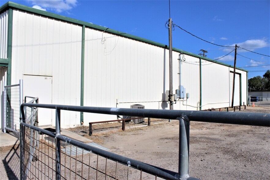 More Photos Of 201 Houston St, George West Warehouse For Lease
