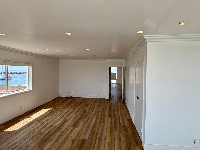 More Photos Of 2909 Ocean Dr, Oxnard Loft Creative Space For Lease