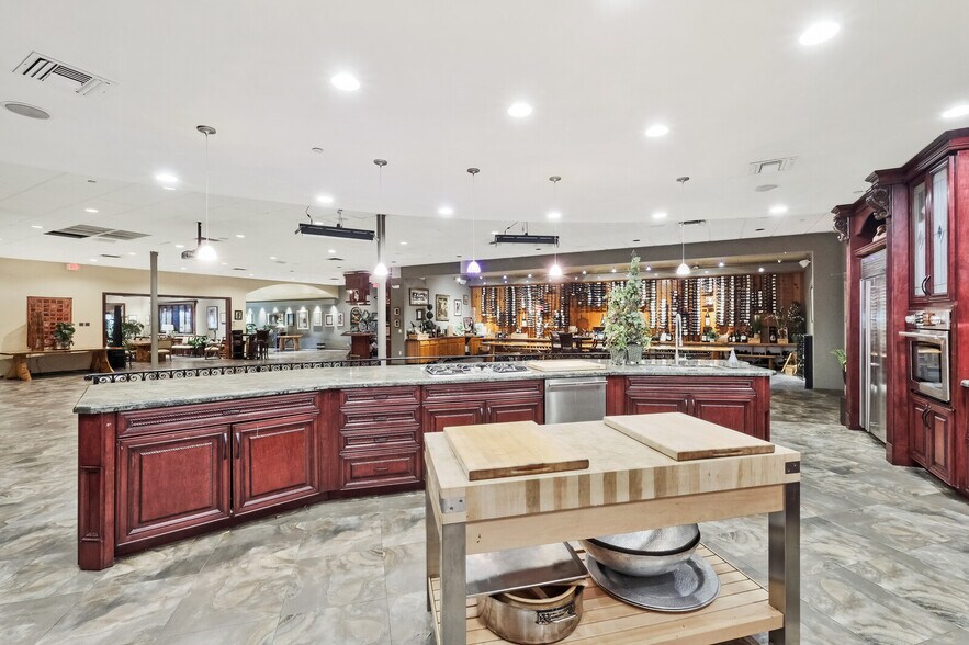 More Photos Of 4351 NE 12th Ter, Oakland Park Restaurant For Sale