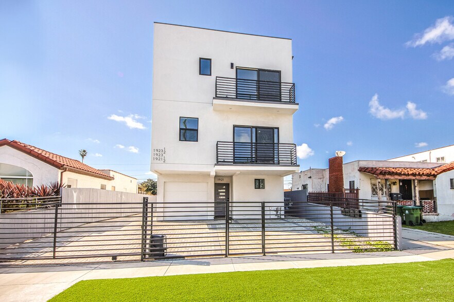 More Photos Of 1923 Carmona Ave, Los Angeles Multifamily For Sale