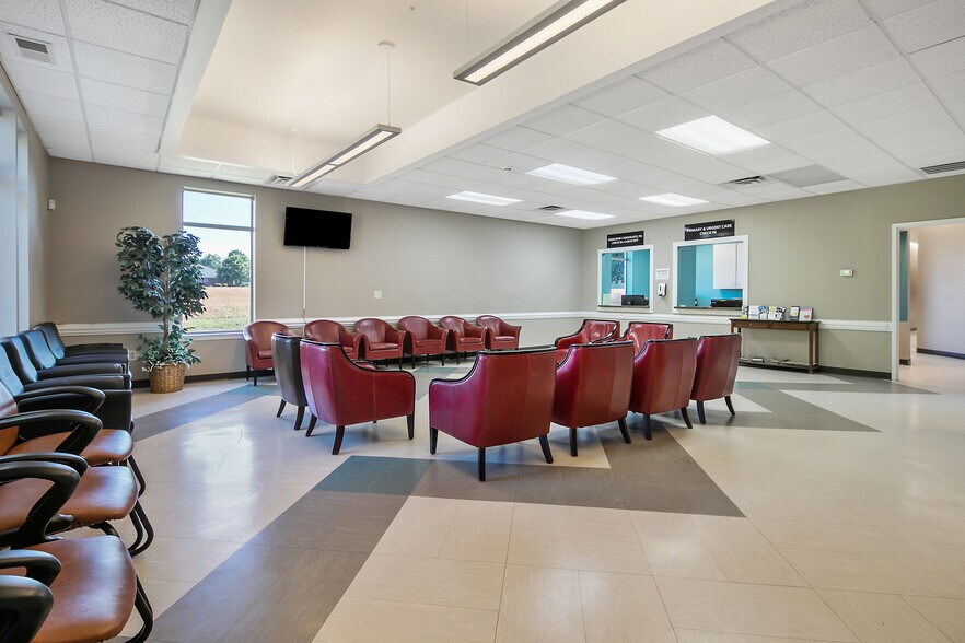 More Photos Of 303-305 Tilghman Dr, Dunn Medical For Lease
