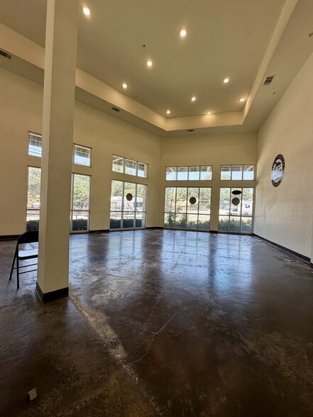 More Photos Of 3230 Hillcrest Dr, Balcones Heights Apartments For Lease