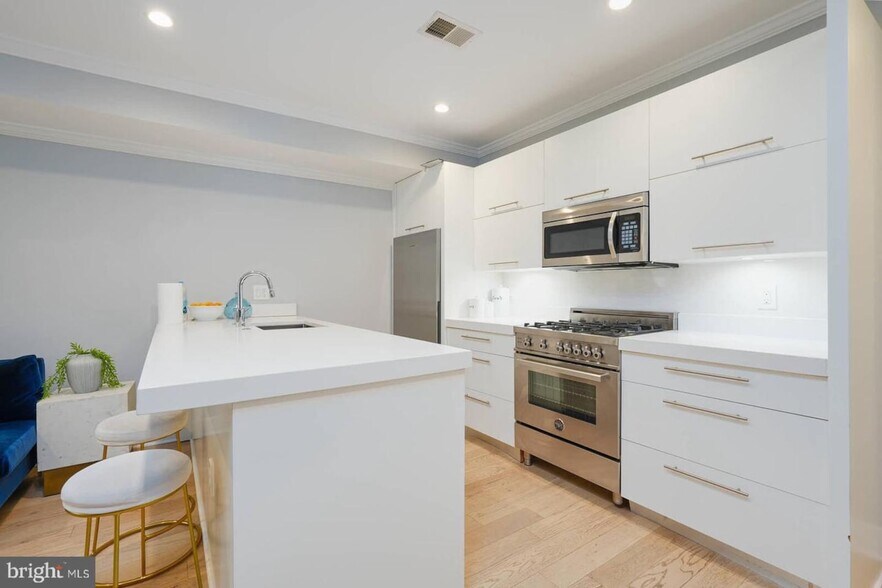 More Photos Of 1461 Chapin St NW, Washington Apartments For Sale