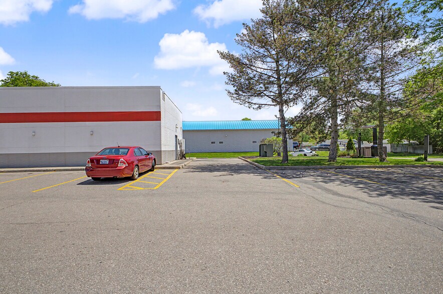More Photos Of 27277 Eureka Rd, Taylor Fast Food For Sale