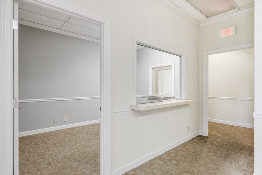 More Photos Of 133 Indian Lake Rd, Hendersonville Office For Lease