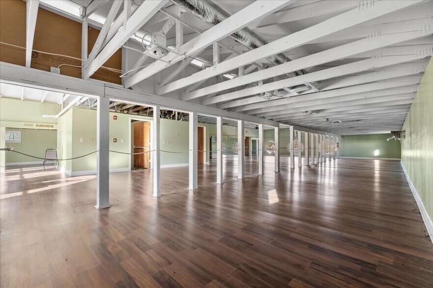 More Photos Of 1903 Grand Central Ave, Vienna General Retail For Sale