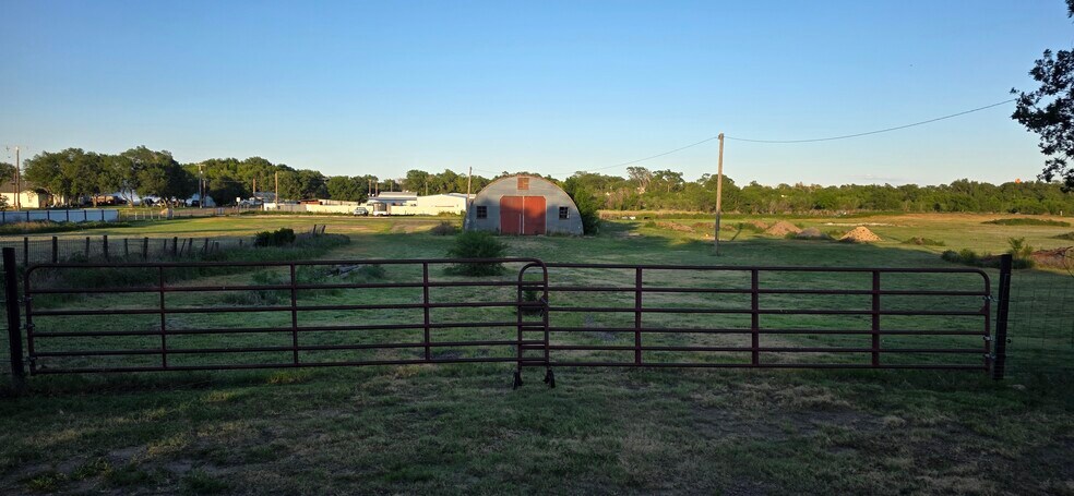 More Photos Of 350 N Stevens Ave, Elkhart Industrial For Lease