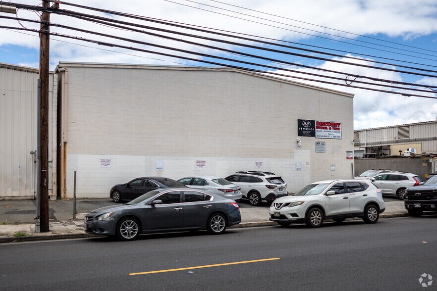 More Photos Of 3050 Ualena St, Honolulu Warehouse For Lease