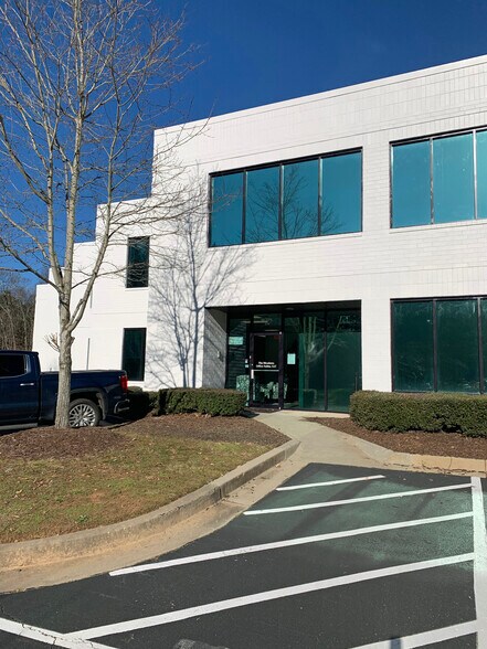 More Photos Of 5975 Shiloh Rd, Alpharetta Showroom For Sale